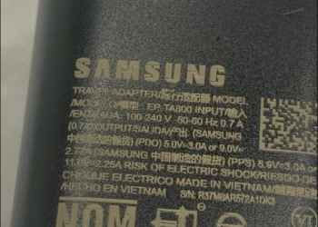 誠實給讚？網友在台灣通訊行買到標示「中國製造的假貨」的三星手機充電器 - 電腦王阿達