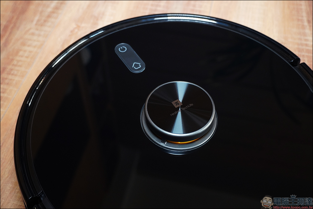 realme TechLife 雷射掃拖機器人 Pro （aka 小黑洞）開箱｜同級最多感測器與清潔模式，掃拖機器人旗艦殺手降臨！ - 電腦王阿達