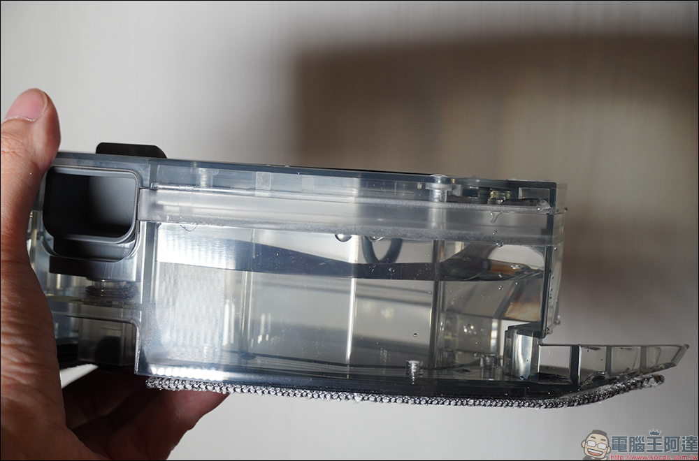 realme TechLife 雷射掃拖機器人 Pro （aka 小黑洞）開箱｜同級最多感測器與清潔模式，掃拖機器人旗艦殺手降臨！ - 電腦王阿達