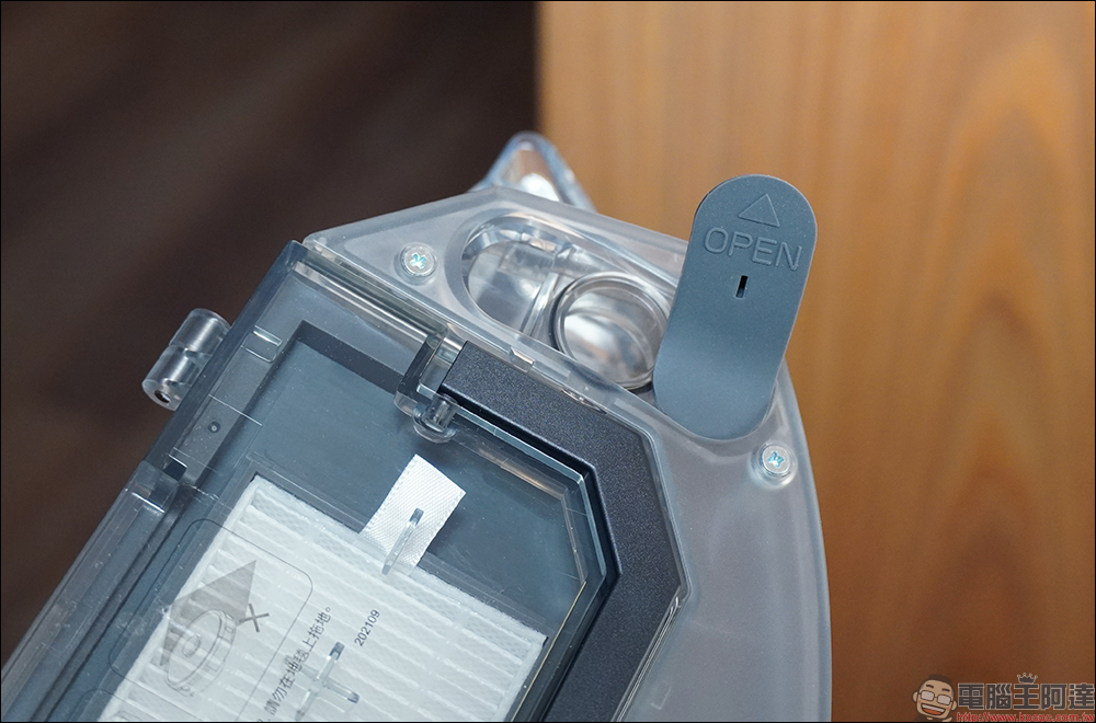 realme TechLife 雷射掃拖機器人 Pro （aka 小黑洞）開箱｜同級最多感測器與清潔模式，掃拖機器人旗艦殺手降臨！ - 電腦王阿達