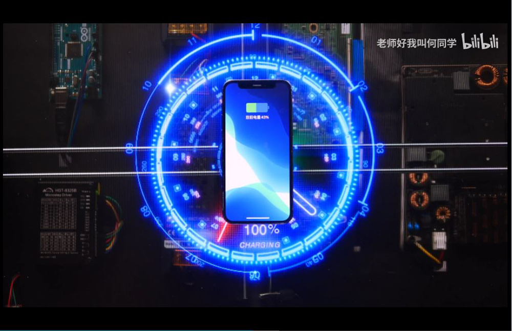 中國網友自製無線追蹤式充電，整張桌子隨手放都能充 - 電腦王阿達