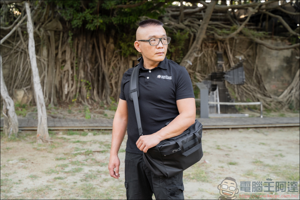 CACHE 翻轉快取包，一秒翻轉，容量倍增，都會男女必備實用包 - 電腦王阿達