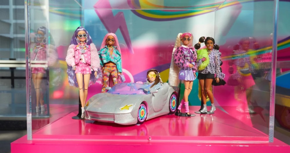聚集女孩童年夢想於一身，Mattel 於洛杉磯車展中展示了以芭比風格來改裝的雙門電動跑車 - 電腦王阿達