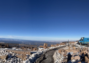 國外用戶在海拔超過 14,000 英尺的山上露營實測 Starlink 下載速度，測得 370Mbps - 電腦王阿達