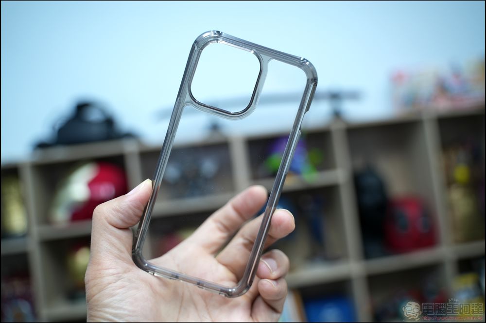 軍規防摔手機殼開箱！SwitchEasy 魚⻣牌 不變黃的透明殼 VS. 無磁圈的MagSafe殼 - 電腦王阿達