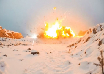 國外特斯拉車主不滿售後保固，用 60 磅炸藥把 Model S 炸掉