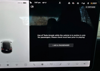 Tesla 電動車行駛中駕駛、乘客都沒辦法玩遊戲，僅限停放狀態