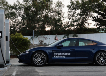 台灣保時捷環島充電網路正式突破 100 支里程碑！南部與東部交通樞紐同步增建充電據點