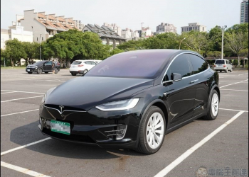 國外少年駭客宣稱，他已經成功遠端控制超過 20 台 Tesla 電動車，在車主不知情的情況
