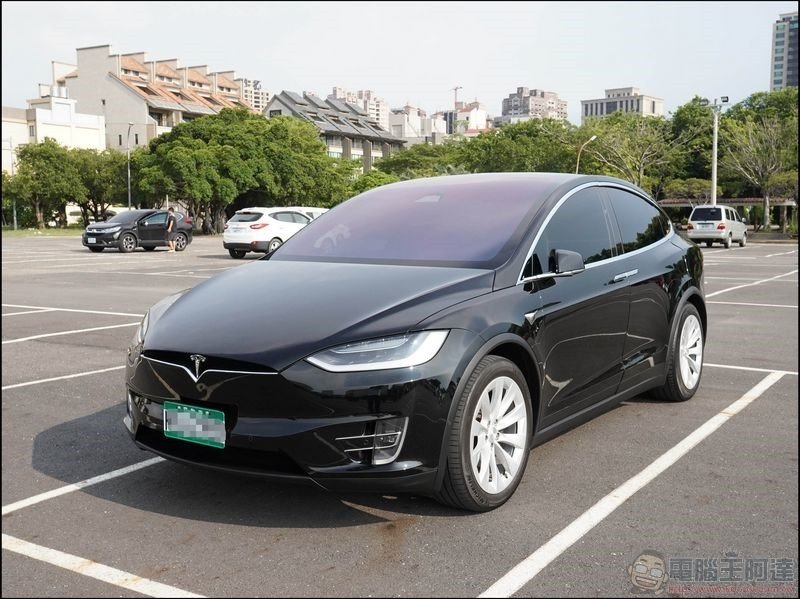 國外少年駭客宣稱，他已經成功遠端控制超過 20 台 Tesla 電動車，在車主不知情的情況 - 電腦王阿達