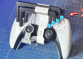 單手玩 PS5 遊戲不是夢！外國玩家 3D 列印製作 DualSense 改裝套件，實現單手操控手把樂趣