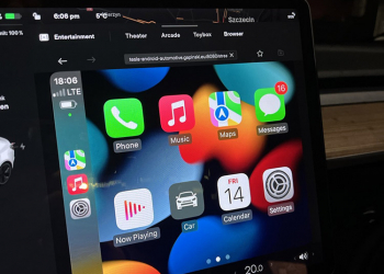 國外開發者展示在 Tesla 成功運行 CarPlay 的成果，透過樹莓派就能實現