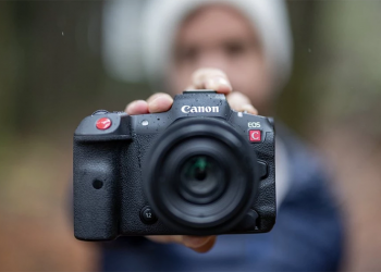 「透心涼」的 Canon EOS R5 C 電影級全幅無反正式發表，讓你 8K 錄到爽