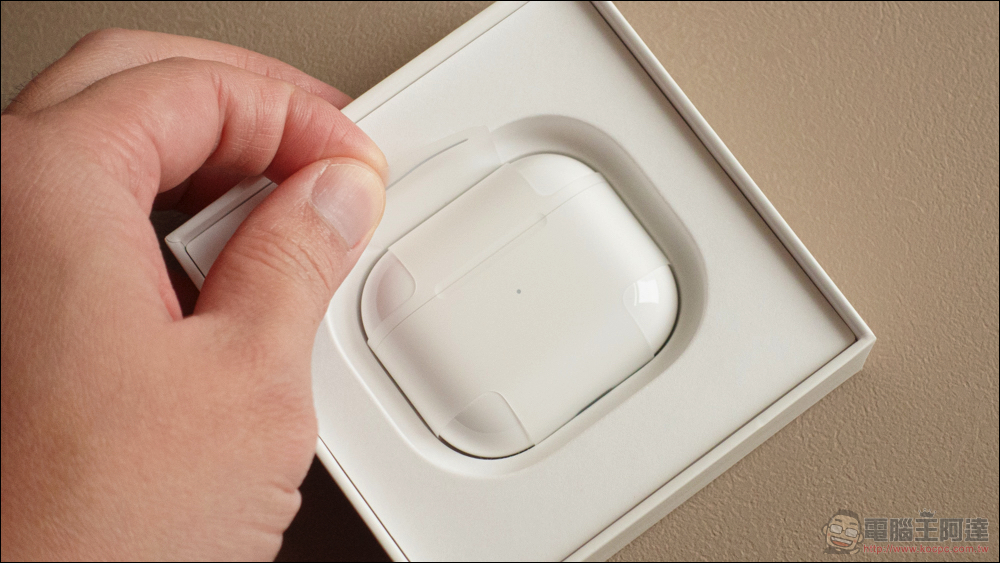 AirPods 3 開箱體驗：通透如常，續航更強 - 電腦王阿達