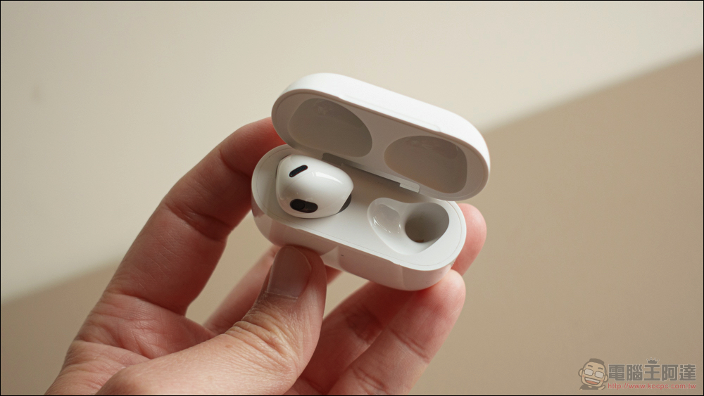 AirPods 3 開箱體驗：通透如常，續航更強 - 電腦王阿達