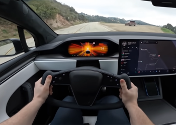 想不到 Model X Plaid 加速實測比官方宣稱的更強！