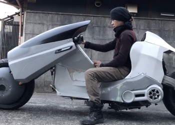 日本網友挑戰還原動畫電影《阿基拉》金田摩托車