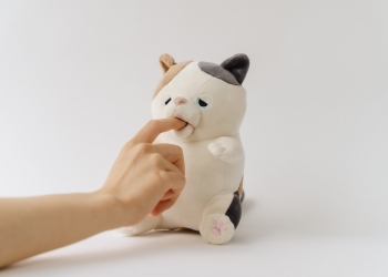 日本「甘噛みハムハム」寵物機器人 能模擬寵物輕咬行為