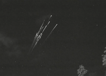 受太陽磁暴衝擊而燒毀的 40 顆 Starlink 衛星影片現身