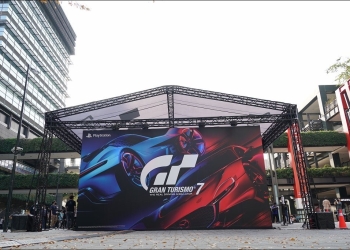 經典擬真賽車遊戲《跑車浪漫旅 7》今日正式上市，在香堤大道廣場舉辦體驗試玩活動