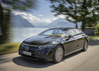 賓士 EQS 旗艦電動車款有起火風險，在美啟動召回計畫