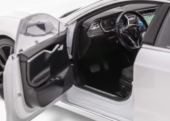 Tesla 台灣官網線上商店上架限量官方模型車 從電動超跑到卡車都有