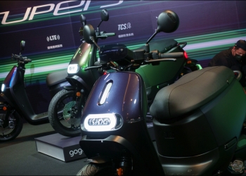 最強智慧雙輪！Gogoro SuperSport ACE 與搭載 LTE 連線／TCS／定速巡航的 SSmartcore 智駕電控核心來了