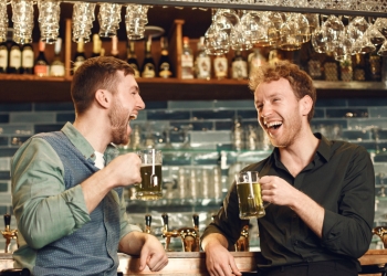 爆料者老是在酒吧有意外發現？外媒列舉了 7 樣最想「撿到」的新奇玩意