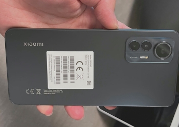 小米 Xiaomi 12 Lite 實機外觀曝光！採直角邊框、居中打孔螢幕、搭載 1.08 億像素三鏡頭主相機，傳聞將與小米手環 7 同時發表！