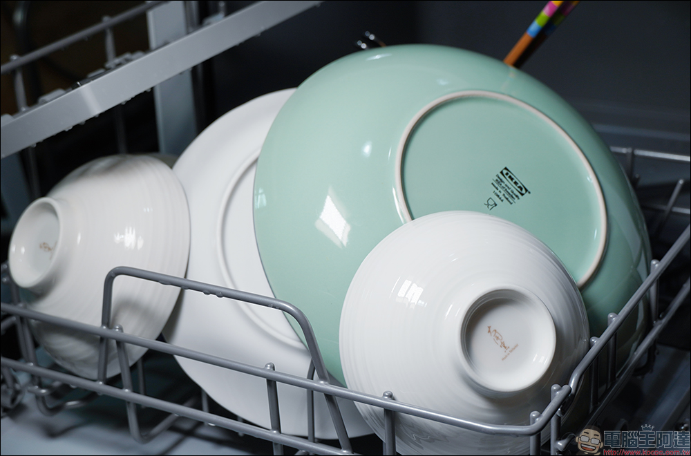 VIOMI 雲米方糖洗碗機開箱、評測｜萬元有找、免安裝的智慧洗碗機，4-6 人碗盤餐具超省水輕鬆洗！ - 電腦王阿達