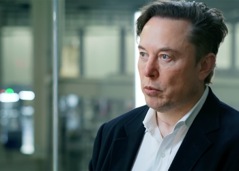 Elon Musk 全自動駕駛有生之年目標更新至「2023 年 5 月」（這次有何不同？）