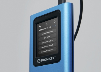 Kingston 為 SSD 加上彩色觸控密碼螢幕，讓你彷彿特務上身