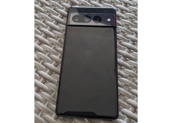 還能更扯？有人 Pixel 7 Pro 用了三週才驚覺這手機尚未發表