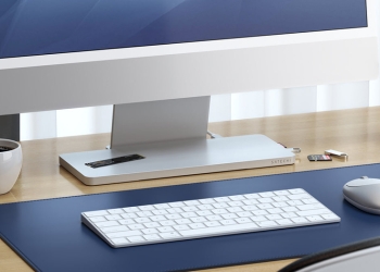 Satechi 為 iMac 24 吋的 Dock 底座，設計無違和！大小剛好放置巧控鍵盤，還可安裝 M.2 SSD
