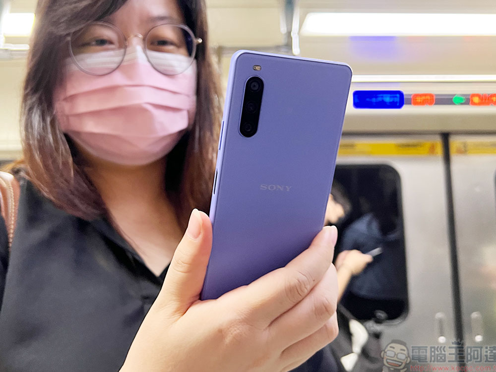 Sony Xperia 10 IV 開箱看重點：超乎想像的輕薄，超乎預期的續航力 - 電腦王阿達