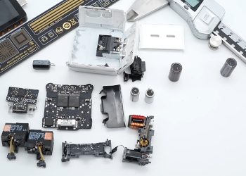 Apple 35W 雙 USB-C 充電器被拆解，揭示內部元件配置