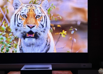 峰米 T1 Formovie Theater 超短焦4K無框劇院開箱｜地表最強的超短焦投影機！不分晝夜，在家享受百吋劇院