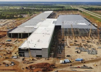 Tesla 德美新廠累計巨大虧損，不過 Elon Musk 似乎想砸錢買廣告了（咦）