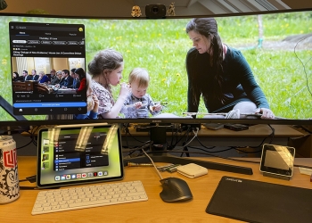 有人拿 iPadOS 16 測試版接上 32:10 超寬螢幕，可以用而且超級讚！