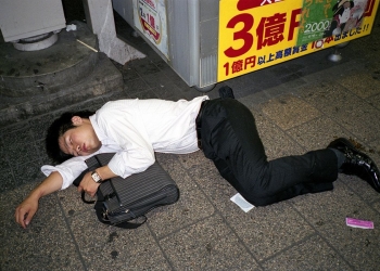 日本社福承包人員醉倒後弄丟了一個存放了 46 萬位市民個資的隨身碟