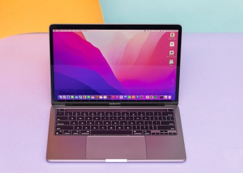 M2 MacBook Pro 帶來驚人的電池續航力，即便刻意消耗也能提供超過 16 小時