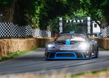 保時捷 GT4 ePerformance 純電跑車於英格蘭速度嘉年華首度登場