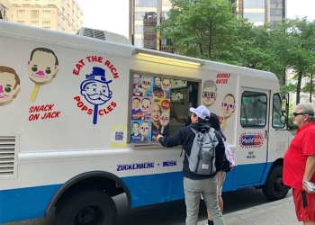 紐約與洛杉磯街頭出現「Eat the Rich」冰淇淋車，你可以吃掉馬斯克、祖克伯的頭