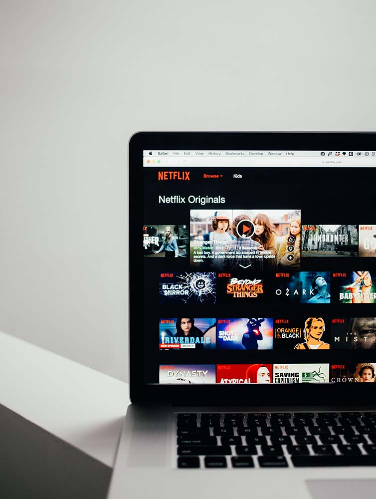 Netflix 使用新方法來打擊「密碼共享行為」，居住地以外使用超過兩週就必須額外付費 - 電腦王阿達