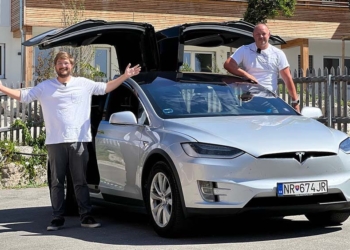 國外 Tesla Model X 車主 5 年行駛超過 32 萬公里，電池僅衰退 10%，還大多都用超充