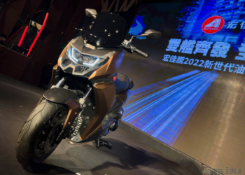 CROXERA 智慧儀表首登黃牌機車！很「愛玩」的宏佳騰 STR 與全新 CO-IN 登場