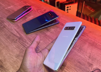 英國史上最熱夏天侵襲，千萬訂閱 YouTuber 分享多款三星旗艦機「自我分解」電池膨脹，其他品牌完全沒有這現象