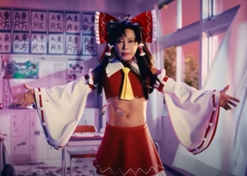 《東方 Arcadia Record》日本上市 那個健美的男人再次以女裝宣傳