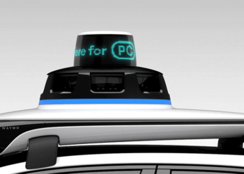 Waymo 無人計程車可自訂顯示在車頂的「小名」並積極打造無障礙功能，是想讓自己感覺更無害嗎？