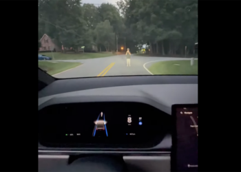竟然還真的有人測試 Tesla FSD 會不會撞飛自己的小孩…（影片）